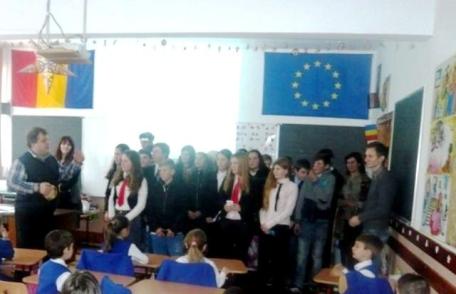 Manifestare spiritual, culturală organizată de elevi ai Şcolii Gimnaziale „Mihail Kogălniceanu”, Dorohoi - FOTO