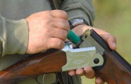 Bărbaţi cercetați după ce au fost surprinşi la braconaj 