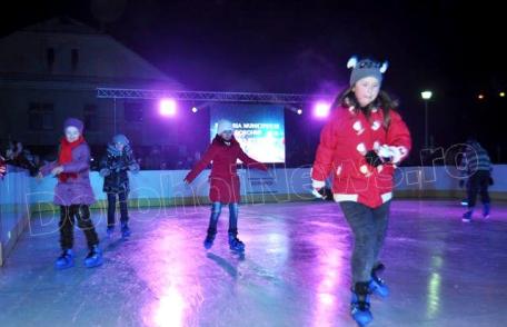 Vezi ce părere au dorohoienii despre patinoarul deschis în Dorohoi? Rezultatul sondajului!