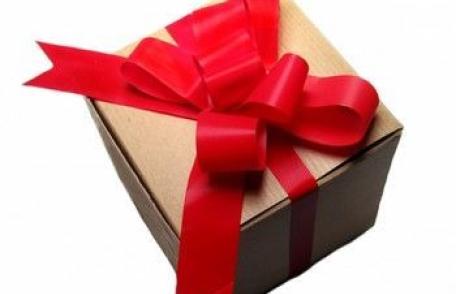 Cum şi-au răsfăţat politicienii soţiile de 8 Martie