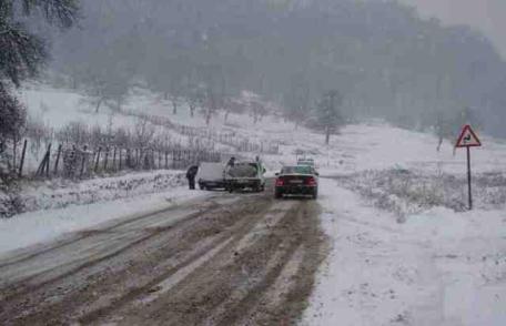 Zăpada „neașteptată” căzută aseară a făcut primele victime