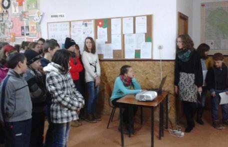 Elevii Şcolii Gimnaziale Nr.2, Străteni l-au celebrat pe luceafărul poeziei româneşti, Mihai Eminescu - FOTO