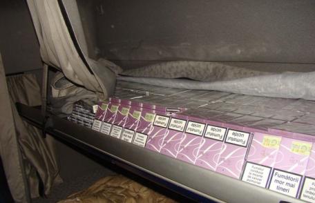 Peste 1.700 pachete de ţigări ascunse în cabina unui autocamion - FOTO