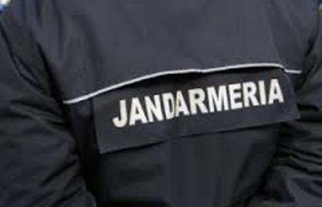 Doi bărbaţi amendați de jandarmi după ce s-au agresat reciproc în faţa unei benzinării