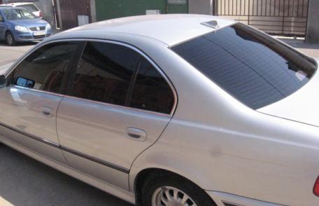 Vrei folii auto? Ce condiţii trebuie să îndeplineşti şi cât este amenda pentru protecţiile solare neomologate