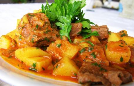 Gulaș cu carne de porc