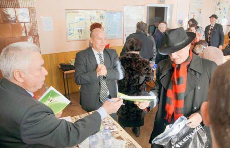 Lansare de carte la Vlăsinești - „RAPORTUL DE SEARĂ” – autor, GHEORGHE BURAC - FOTO