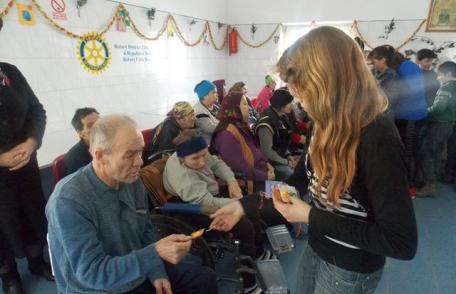 Centru de zi pentru copii Dumbrăvița: Mărțișoare pentru cei vârstnici - FOTO