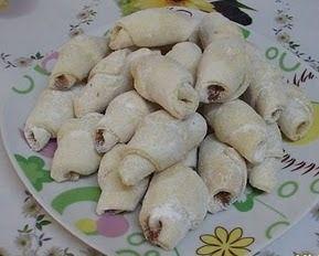 Cornulete fragede cu halva sau rahat (de post)