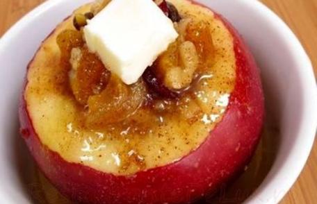 Mere coapte umplute cu fructe uscate