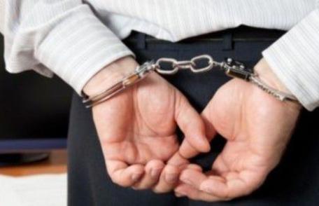 Un escroc din Dorohoi angaja tineri pe care îi trimitea să ridice bani de la oameniii înșelați prin metoda „Accidentul”