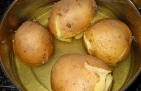 Trucuri pentru decojirea cartofilor fierţi