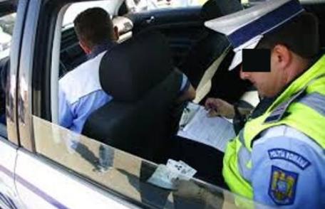 Tânăr cercetat pentru conducerea unui autovehicul fără drept de circulaţie şi uz de fals