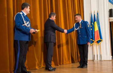 Vezi cui i-a înmânat mistrul Gabriel Oprea, insigna onorifică „Jandarmul de onoare al anului” la Botoșani