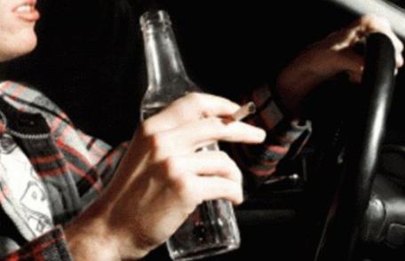Deși consumase alcool peste măsură a ieșit cu mașina la plimbare