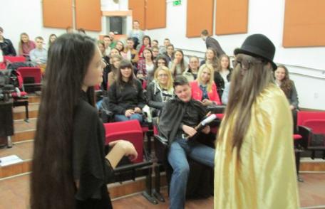 Elevii de la Colegiul Național „Grigore Ghica” Dorohoi au parte de o altfel de literatură în „Școala Altfel”