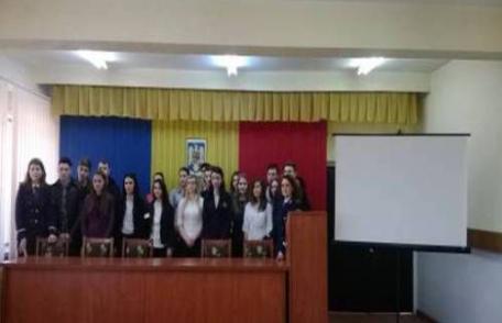 „Job Shadow Day” - Nou prilej de întâlnire a elevilor botoşăneni cu poliţiştii 