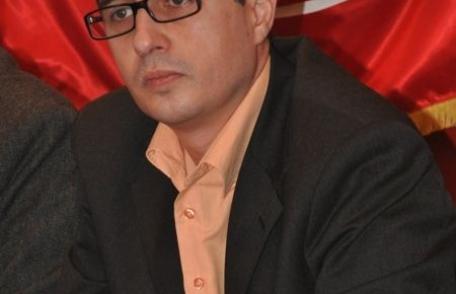 VIDEO:Deputatul Andrei Dolineaschi „Dacă nu sunt în stare să rezolve problema dascălilor, să-și dea demisia toți și să lase pe alții mai competenți”