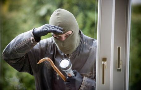 Șeful poliției din Dorohoi prădat de un vechi „client”