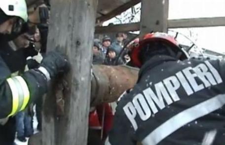 Bătrân din Ibănești, salvat de pompierii dorohoieni, dintr-o fântână adâncă de peste 20 de metri