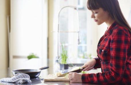 Cel mai banal mod prin care ne otrăvim singuri mâncarea