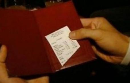 Impozitul pe bacşiş va fi eliminat, a anunţat Ministerul Finanţelor