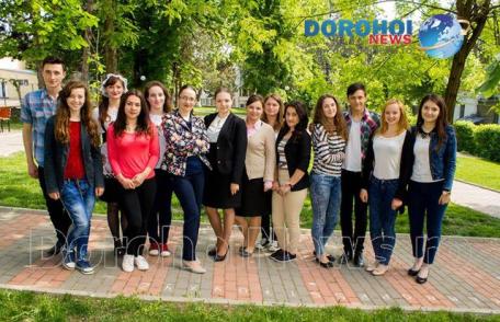 Elevi ai Seminarului Teologic Dorohoi, premiați la Festivalul judeţean de teatru francofon „Parole et Theatre” - FOTO