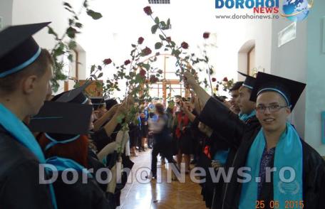 Curs festiv la Liceul Tehnologic Alexandru Vlahuţă Şendriceni - FOTO