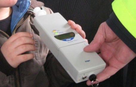 Cercetat de polițiști după ce a fost depistat că s-a urcat băut la volan