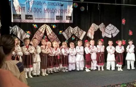 Grǎdiniţa nr. 8 Dorohoi pe scena Festivalului Interjudeţean „Cânt şi Joc Moldovenesc” Botoşani - FOTO