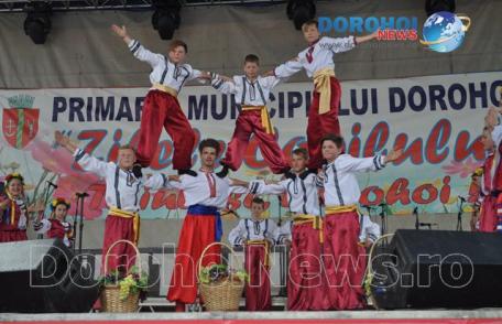 Spectacol și „defilare” de talente la Zilele Copilului Dorohoi 2015 – FOTO