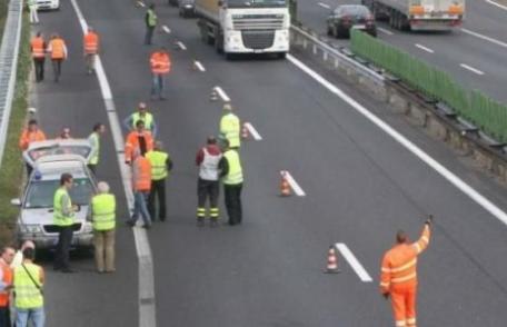 Autocar plin cu români, implicat într-un accident în Italia