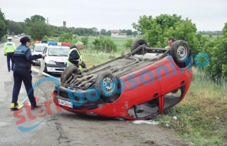 Accident grav la Cucorăni! O şoferiţă s-a dat cu maşina peste cap, pe drumul Botoşani-Dorohoi!