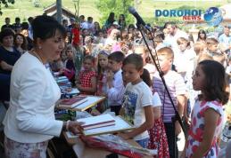 Deputatul PSD Tamara Ciofu a premiat pentru al treilea an consecutiv cei mai buni elevi din fiecare școală din colegiul său parlamentar