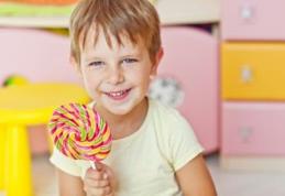Nutriţioniştii atacă obiceiurile proaste ale părinţilor: „La copii nu se dă zahăr!”