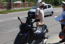 Cercetat de polițiști după ce a condus mopedul fără a deține permis de conducere