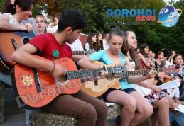 Muzica folk a fost pusă din nou în valoare la Dorohoi de Ana Camelia Andrieş Mihăilă - FOTO/VIDEO