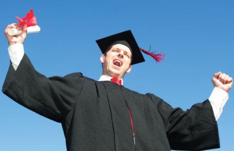 Cadoul Guvernului pentru fabricile de diplome: peste 70.000 de diplome legalizate prin ordonanţă de urgenţă