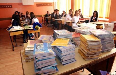 Elevii salută decizia ministrului educației de a acorda manuale elevilor din anii terminali