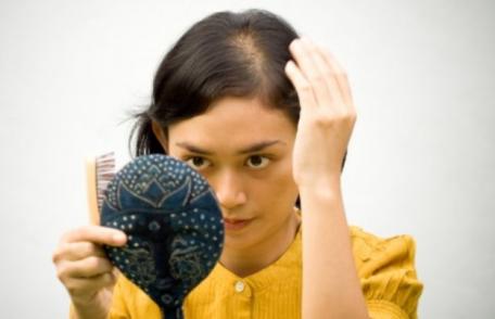 Ce boli poate ascunde căderea părului