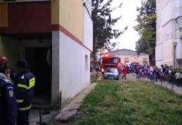  Explozie într-un bloc din Botoșani. Doi polițiști care negociau cu proprietarul au fost răniți