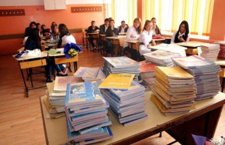 Elevii din anii terminali de liceu din județul Botoșani vor primi bani pentru manuale. Vezi în ce condiții