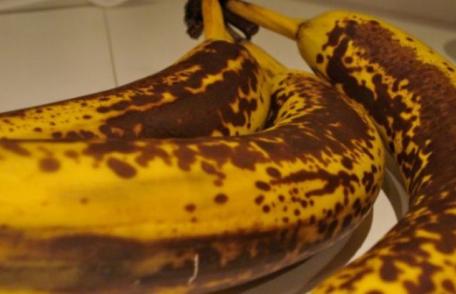 Beneficiile uriașe ale bananelor cu pete negre şi maro pe coajă