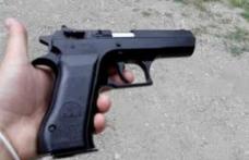 Pistol cu aer comprimat descoperit în bagajul unui participant la trafic