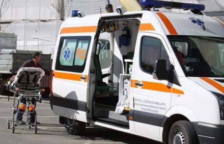 Accident de muncă! Angajat a societății Piscicola, transportat de urgență la Iași după ce a căzut de pe oblonul mașinii!