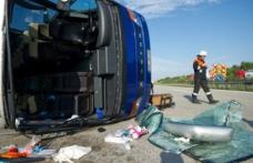 Un microbuz cu pasageri români, implicat într-un accident în Ungaria: Un mort şi 15 răniţi