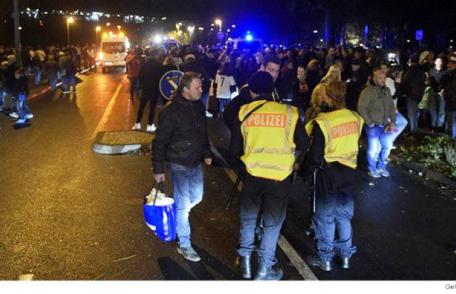 Șoc! Alertă teroristă în Germania! Un stadion şi o sală de concerte, evacuate. Maşină-capcană, la stadion