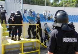 Reglare de conturi între suporterii prahoveni în timpul partidei de fotbal dintre FC Botoşani şi Petrolul Ploieşti