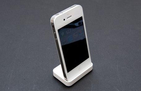 iPhone 4 alb a ajuns în România