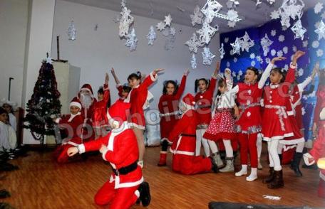 Bat clopote de Crăciun la Școala Gimnazială „Ioan Murariu”, Cristinești – Galerie FOTO